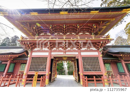早春の鹽竈神社　楼門　宮城県塩竈市 112735967