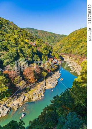 京都　秋の嵐山　保津峡　　 112736850