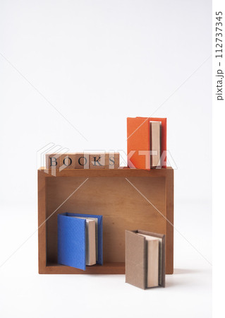 BOOKS・ミニチュアの本 112737345