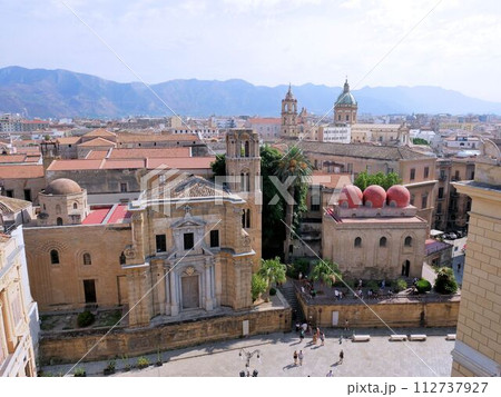 ベッリーニ広場　（イタリア　パレルモ市） 112737927