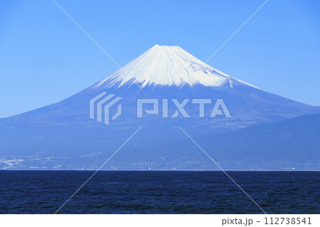 御浜岬から望む駿河湾越しの富士山　 112738541