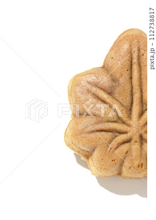 もみじ饅頭を白背景で撮影 112738817