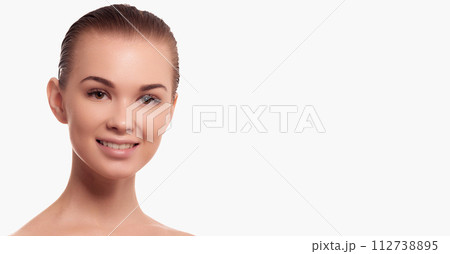 Beauty skin. Head and shoulders of blond woman 112738895