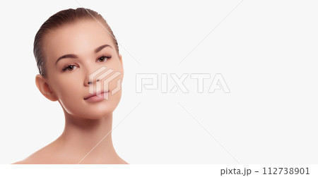 Beauty skin. Head and shoulders of blond woman 112738901