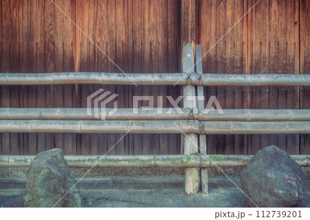 京都市下京区の花街で伝統のある島原の美しい町並みを撮影 京都市下京区の花街で伝統のある島原の美しい町並みを撮影 112739201