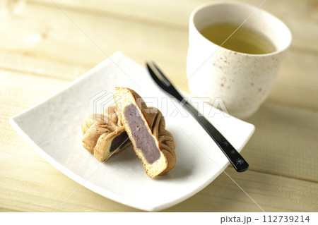 もみじ饅頭と緑茶 もみじ饅頭と緑茶 112739214