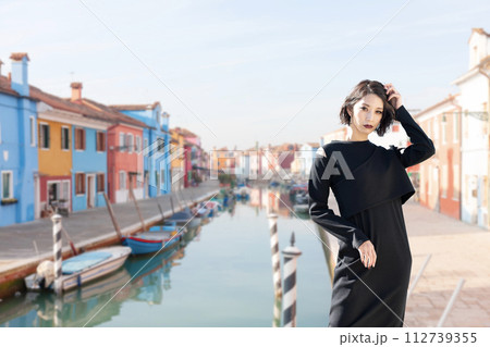 冬の女性ポートレート 112739355