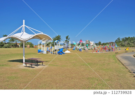 福岡県遠賀郡の海辺にある総合公園芦屋海浜公園 112739928