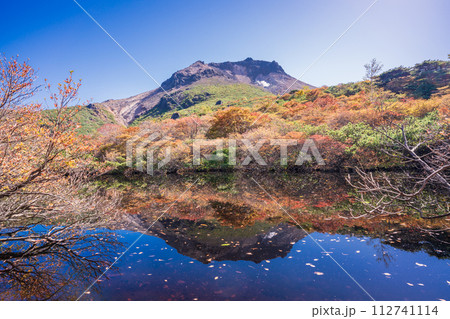 （栃木県）茶臼岳（那須岳）　ひょうたん池の紅葉 112741114