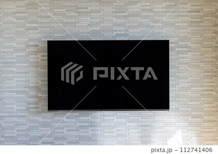 はめ込み合成用壁掛けテレビ 112741406