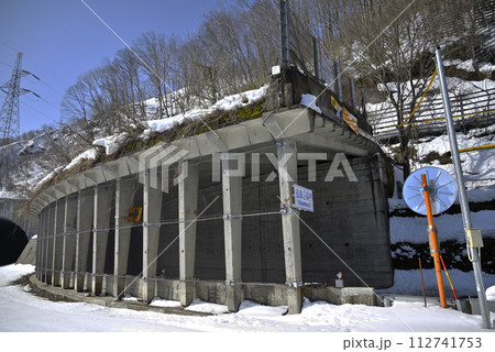 雪に覆われた洞門(国道165号線福島2洞門) 雪に覆われた洞門(国道165号線福島2洞門) 112741753
