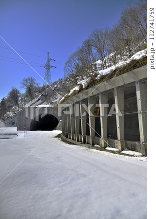 冬の工事中のトンネル(国道165号線福島第1トンネル(仮称)) 冬の工事中のトンネル(国道165号線福島第1トンネル(仮称)) 112741759
