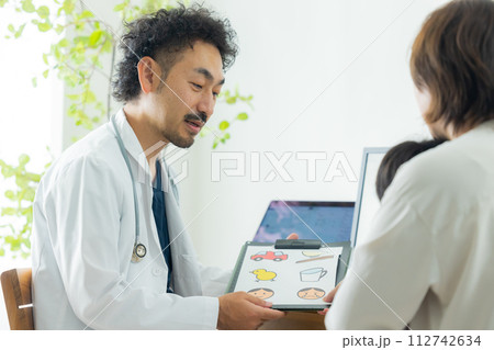 小児科イメージ　 112742634