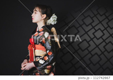 黒い大振袖 黒引き振袖 花嫁衣装 黒い大振袖 黒引き振袖 花嫁衣装 112742667