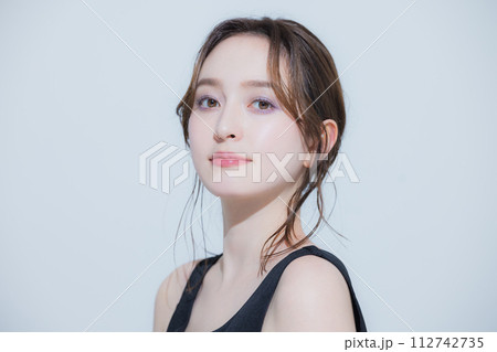 ビューティー 若い女性 ビューティー 若い女性 112742735