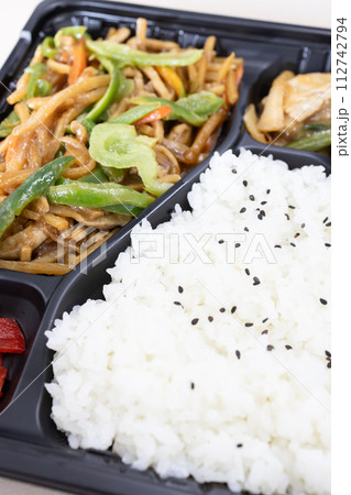 おいしい青椒肉絲弁当 112742794