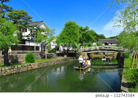【岡山県】晴天の倉敷美観地区（舟流し） 112743384