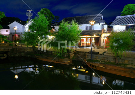 【岡山県】倉敷美観地区の夜景(川舟乗場) 【岡山県】倉敷美観地区の夜景(川舟乗場) 112743431