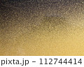 金と黒の和風背景 112744414