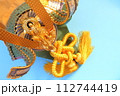 こどもの日の五月人形　鎧兜のある背景 112744419