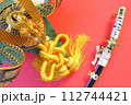 こどもの日の五月人形　鎧兜のある背景 112744421