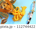 こどもの日の五月人形　鎧兜のある背景 112744422