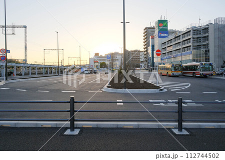 鶴川駅 北口交通広場(ロータリー) 112744502