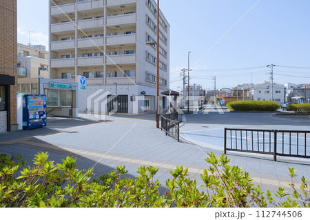 横浜市営地下鉄グリーンライン高田駅 出口1とロータリー 横浜市営地下鉄グリーンライン高田駅 出口1とロータリー 112744506