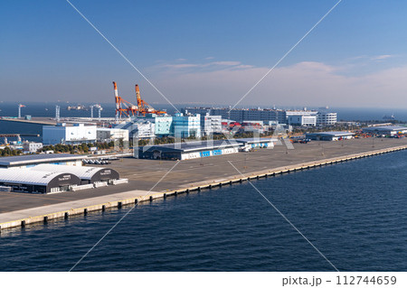 《神奈川県》大黒ふ頭・横浜の港湾風景 112744659