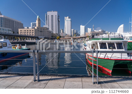 《神奈川県》横浜都市風景・クイーンの塔 112744660