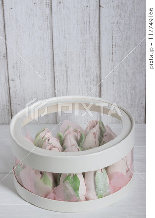 Tulips made of marshmallows. Homemade marshmallows. 112749166