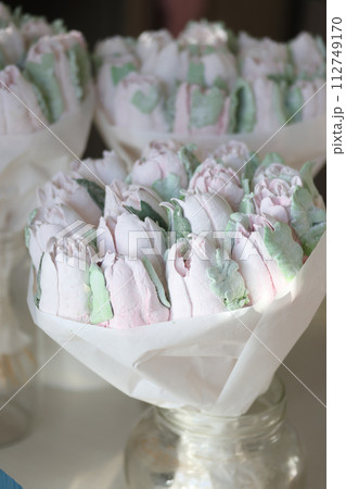 Tulips made of marshmallows. Homemade marshmallows. 112749170