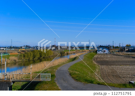 埼玉県中川サイクリングロード沿いの風景2024年3月 埼玉県中川サイクリングロード沿いの風景2024年3月 112751791
