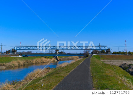 埼玉県中川サイクリングロード沿いの風景2024年3月 埼玉県中川サイクリングロード沿いの風景2024年3月 112751793