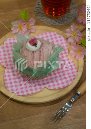 桜のモンブランケーキ 桜のモンブランケーキ 112752494