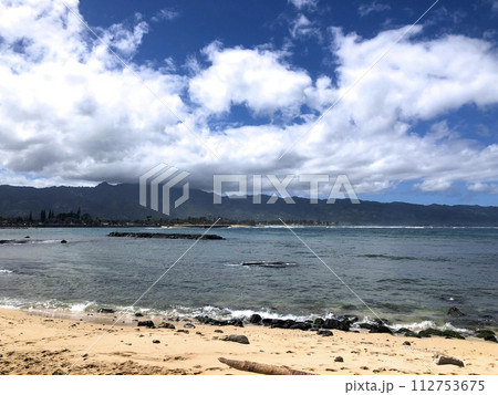 『ハワイ』ハレイワビーチの風景 112753675