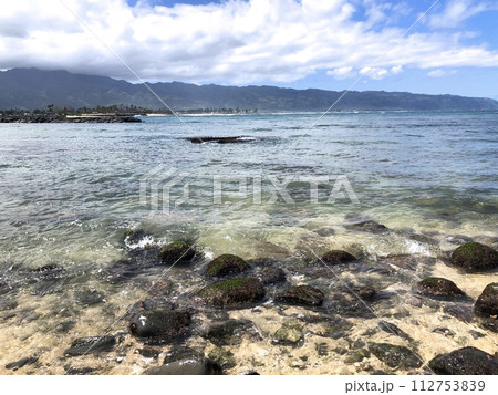 『ハワイ』ハレイワビーチの風景 112753839