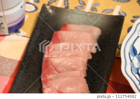 おいしい鰤のお刺身 おいしい鰤のお刺身 112754082