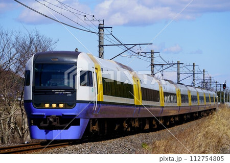 木戸川橋りょうへの上り坂: 特急しおさい 112754805