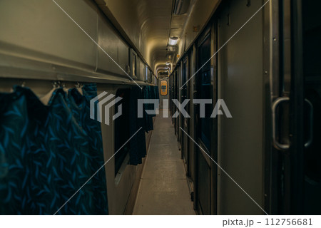 インドの寝台列車 インドの寝台列車 112756681