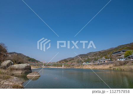 早春の木津川風景　京都府笠置町 112757858