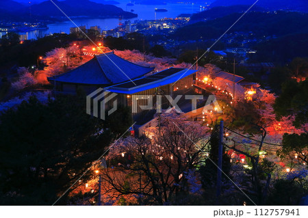 【広島県】千光寺公園の夜桜(尾道) 【広島県】千光寺公園の夜桜(尾道) 112757941