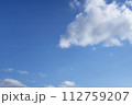 青空に浮かぶ雲 112759207
