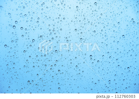 雨の日 梅雨 大雨 天気 天候 水色 素材 112760303