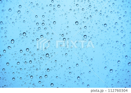 雨の日 梅雨 大雨 天気 天候 水色 素材 112760304