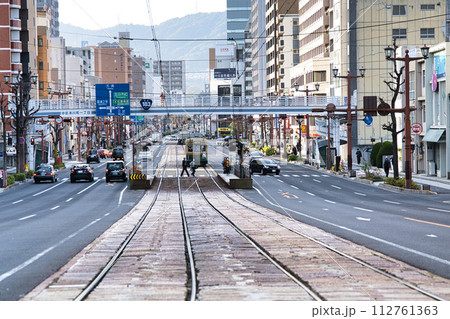 広島の街並み 112761363