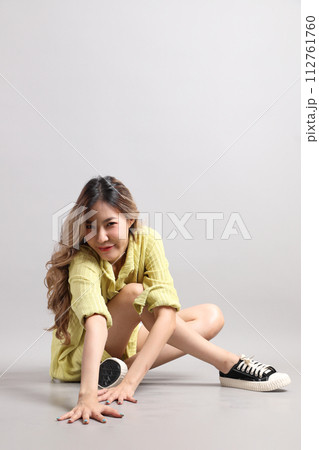 Young Asain Woman Young Asain Woman 112761760