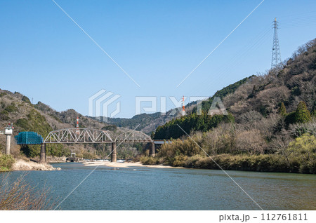 京都の清流木津川　京都府笠置町 112761811