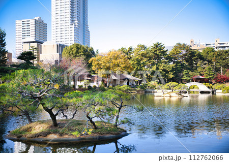 広島　秋の縮景園 112762066