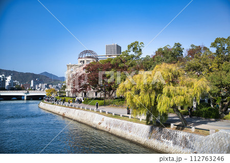 広島平和記念公園　原爆ドーム 112763246